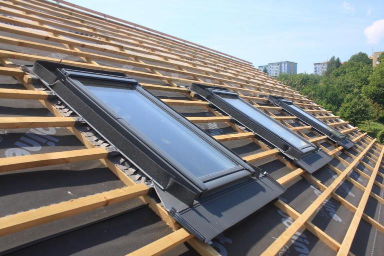 Faut-il envisager la pose d'un Velux sur sa toiture à Lannion ?